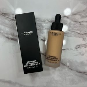 MAC Waterweight Spf 30 Foundation Broad Spectrum NC40